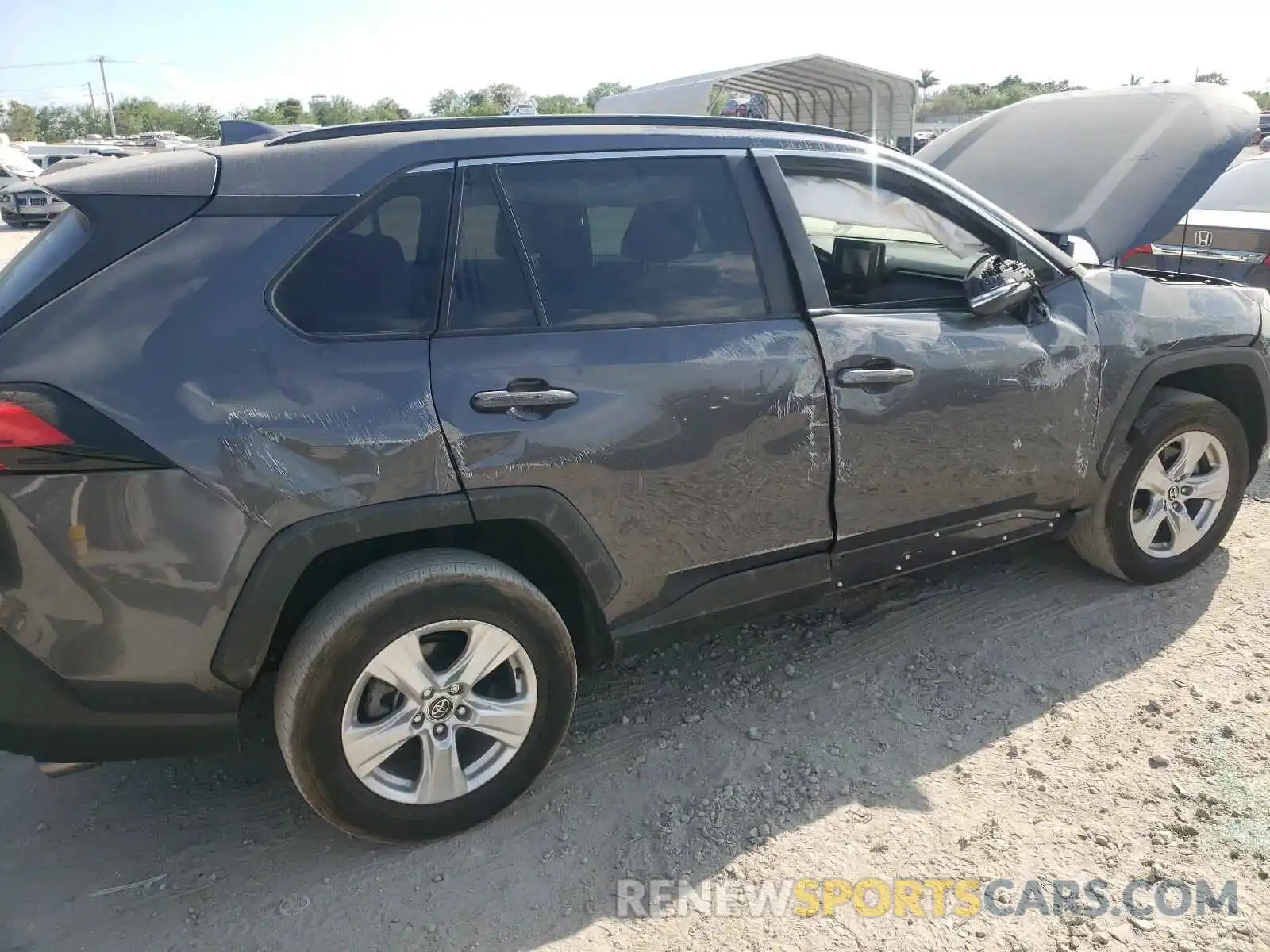 9 Photograph of a damaged car 2T3W1RFV3LW092753 TOYOTA RAV4 2020