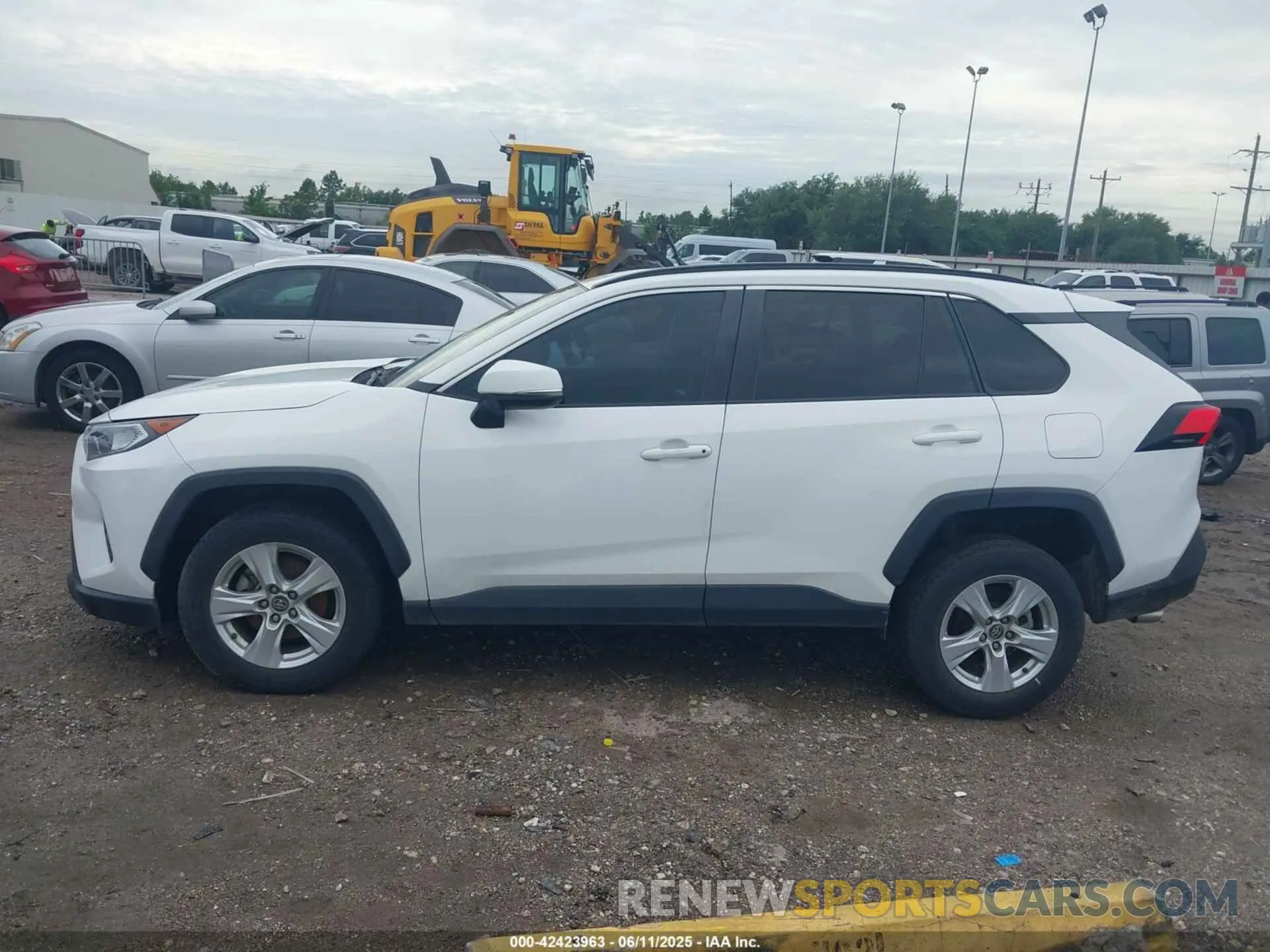 14 Photograph of a damaged car 2T3W1RFV3LW100110 TOYOTA RAV4 2020