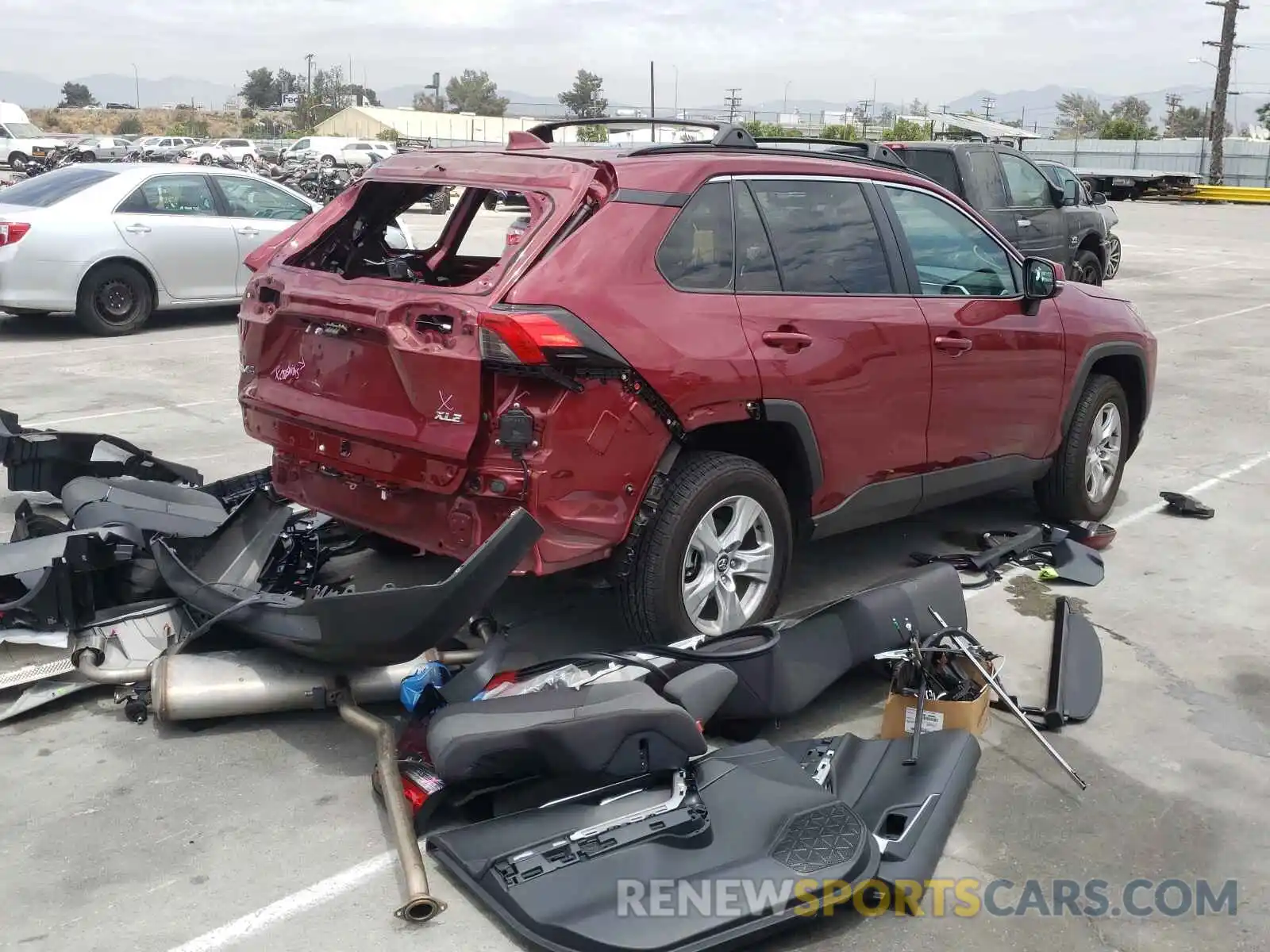 4 Photograph of a damaged car 2T3W1RFV3LW101466 TOYOTA RAV4 2020