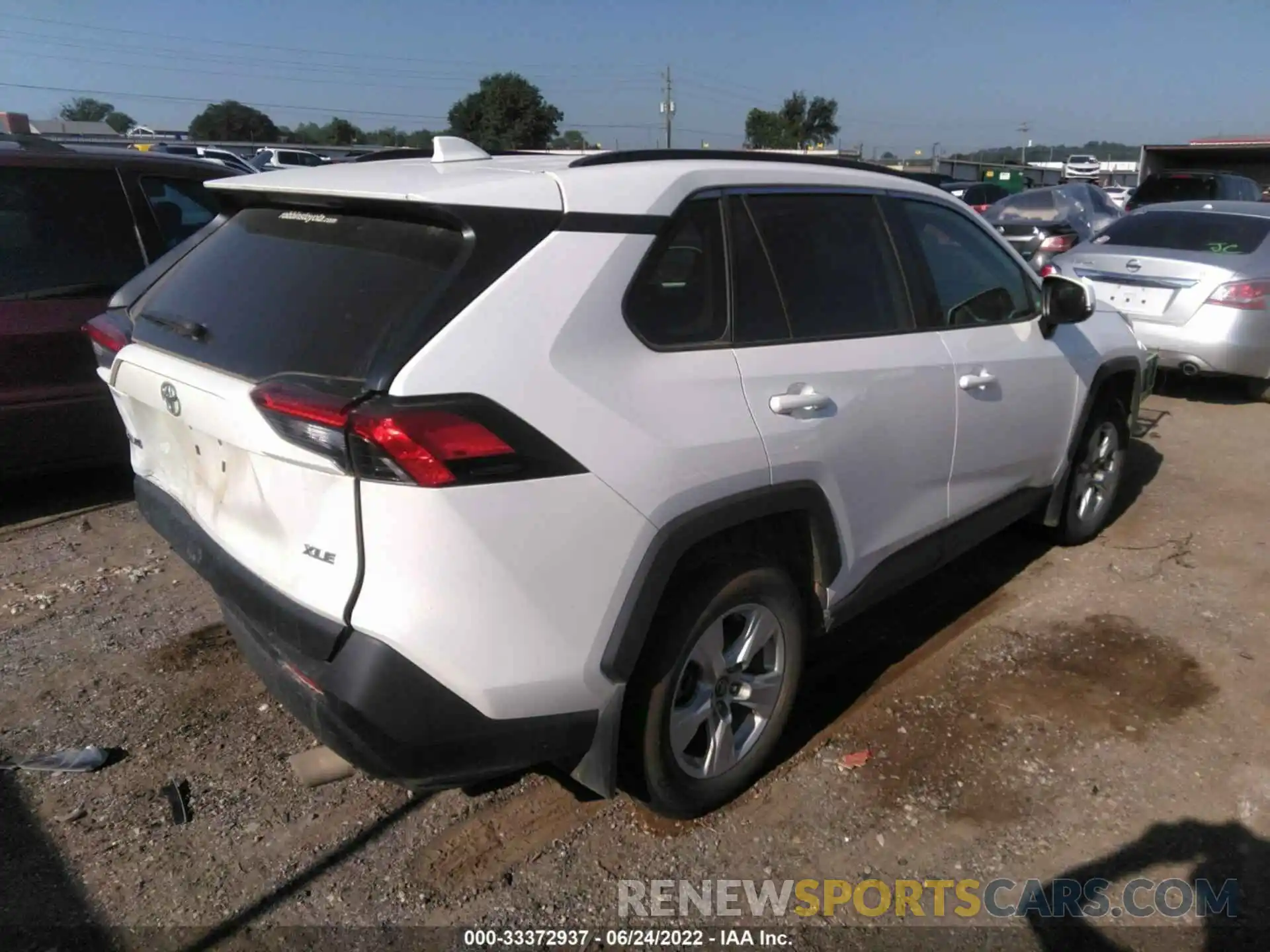 4 Photograph of a damaged car 2T3W1RFV4LC043126 TOYOTA RAV4 2020