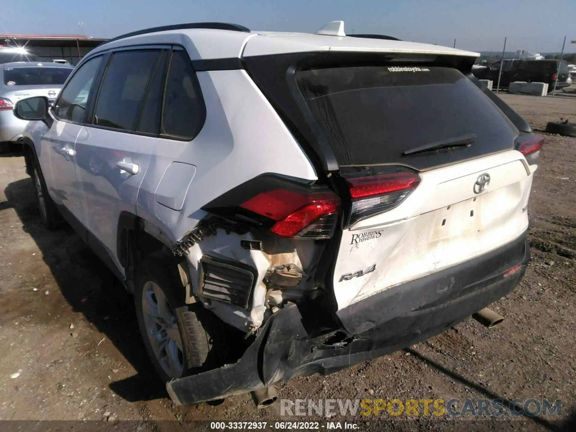 6 Photograph of a damaged car 2T3W1RFV4LC043126 TOYOTA RAV4 2020