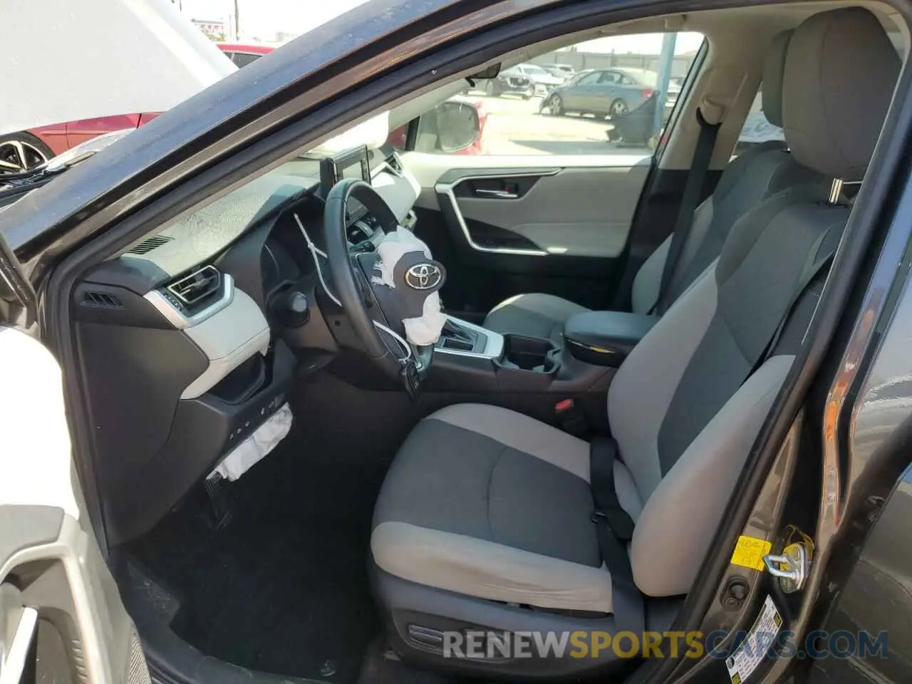 7 Photograph of a damaged car 2T3W1RFV4LC044664 TOYOTA RAV4 2020