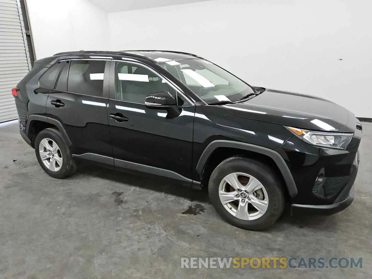 4 Photograph of a damaged car 2T3W1RFV4LC046723 TOYOTA RAV4 2020