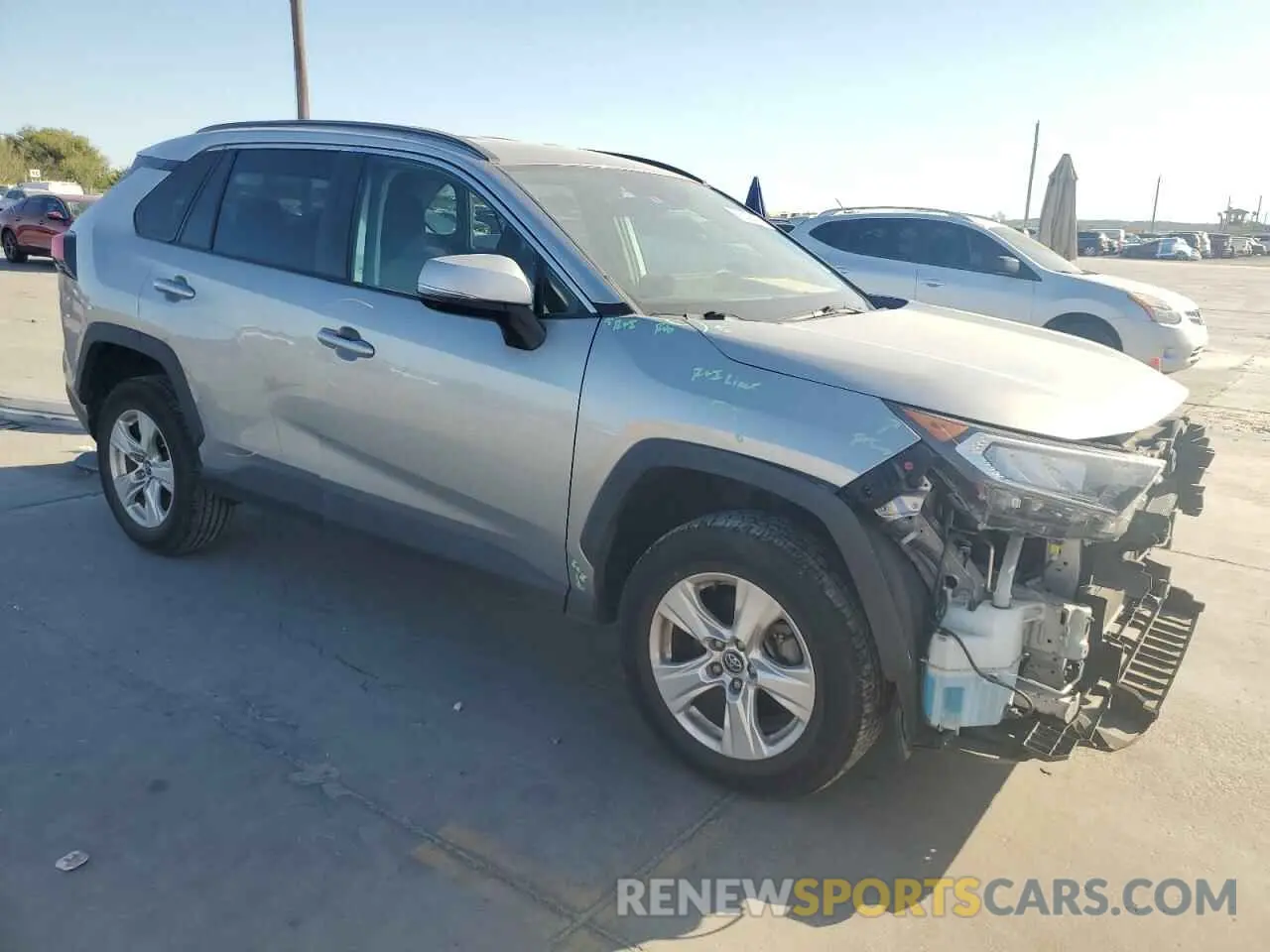 4 Photograph of a damaged car 2T3W1RFV4LC052568 TOYOTA RAV4 2020