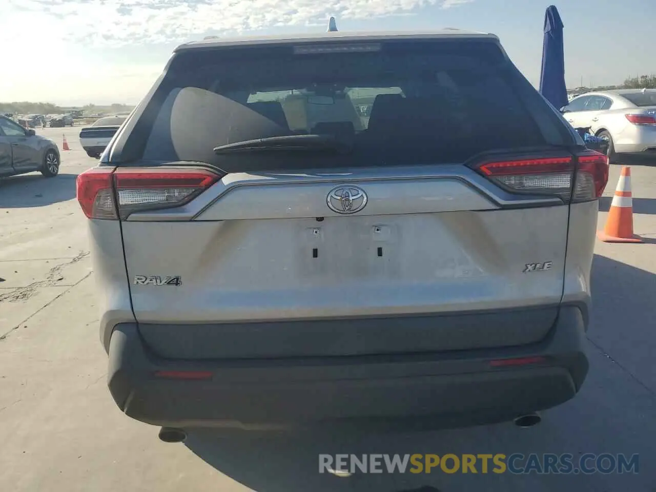 6 Photograph of a damaged car 2T3W1RFV4LC052568 TOYOTA RAV4 2020