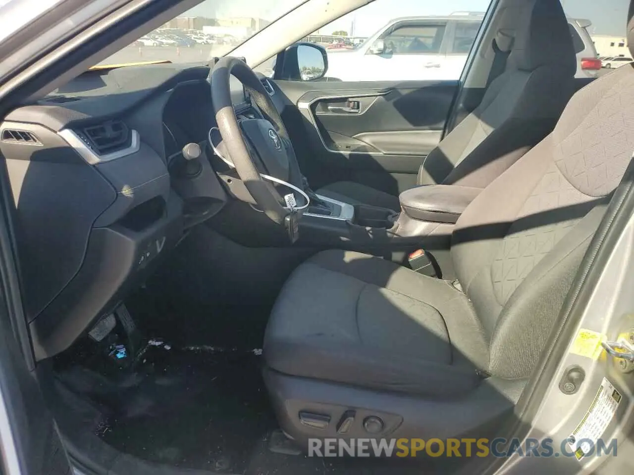 7 Photograph of a damaged car 2T3W1RFV4LC052568 TOYOTA RAV4 2020