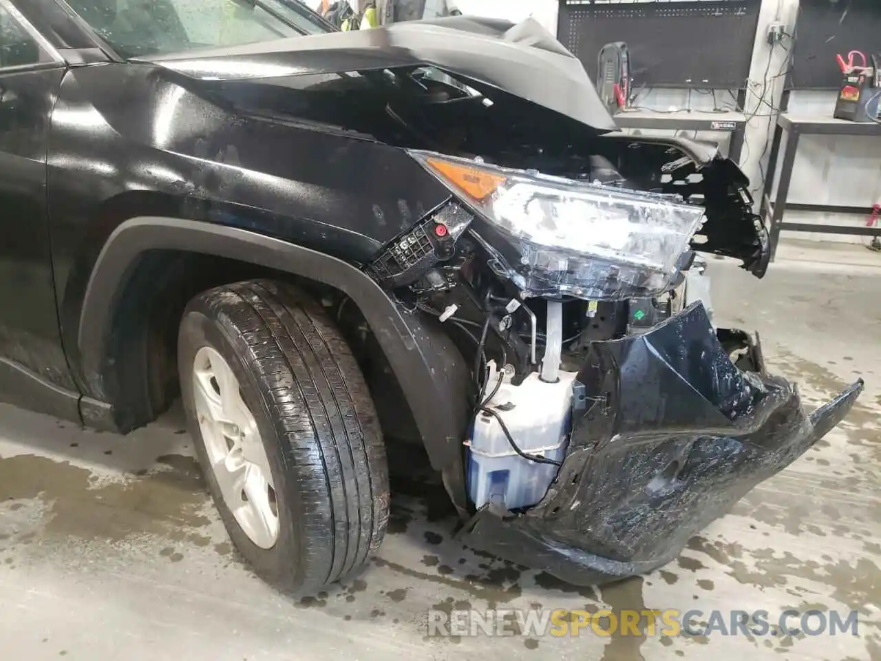 9 Photograph of a damaged car 2T3W1RFV4LC053185 TOYOTA RAV4 2020