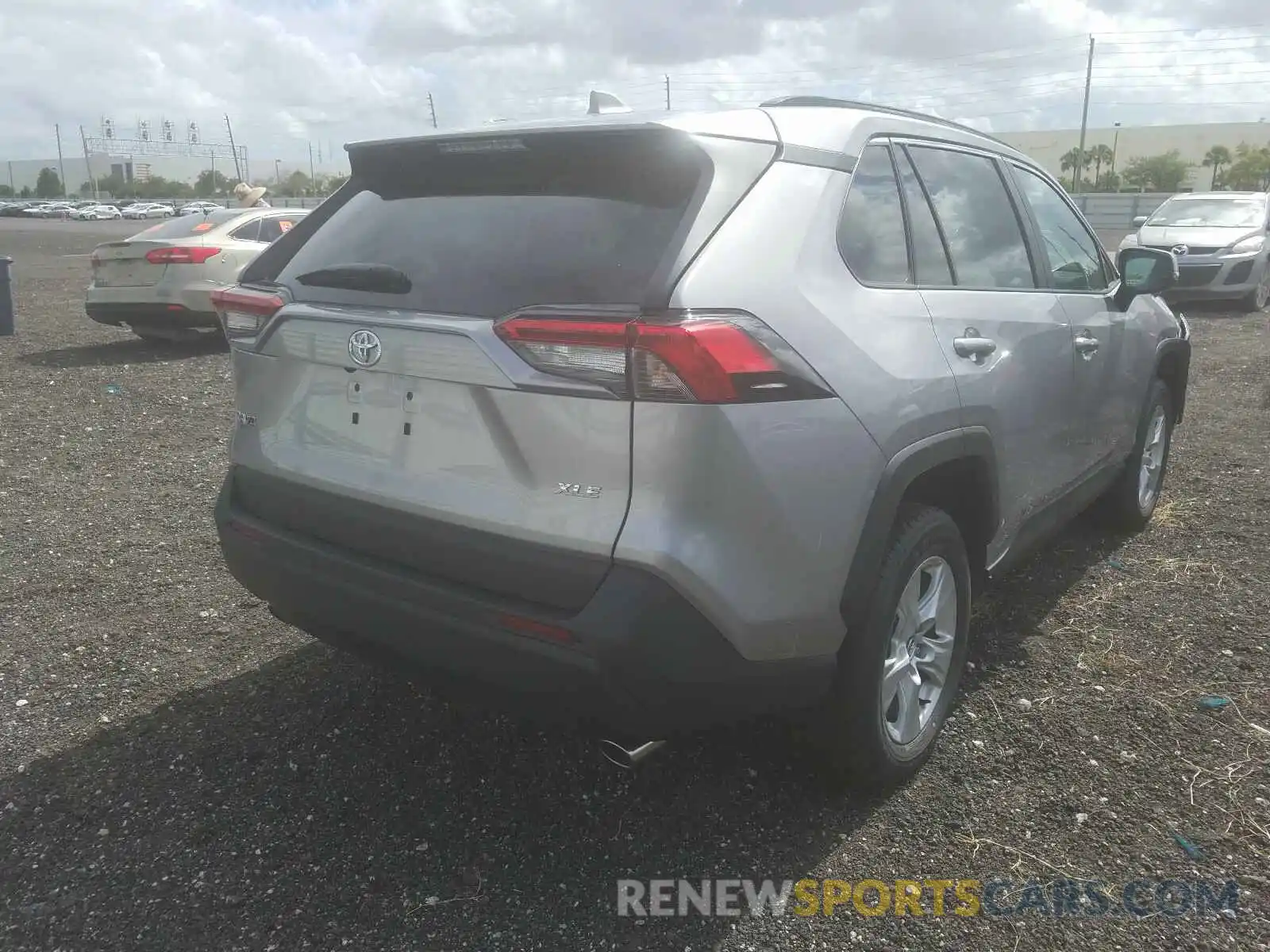 4 Photograph of a damaged car 2T3W1RFV4LC053624 TOYOTA RAV4 2020