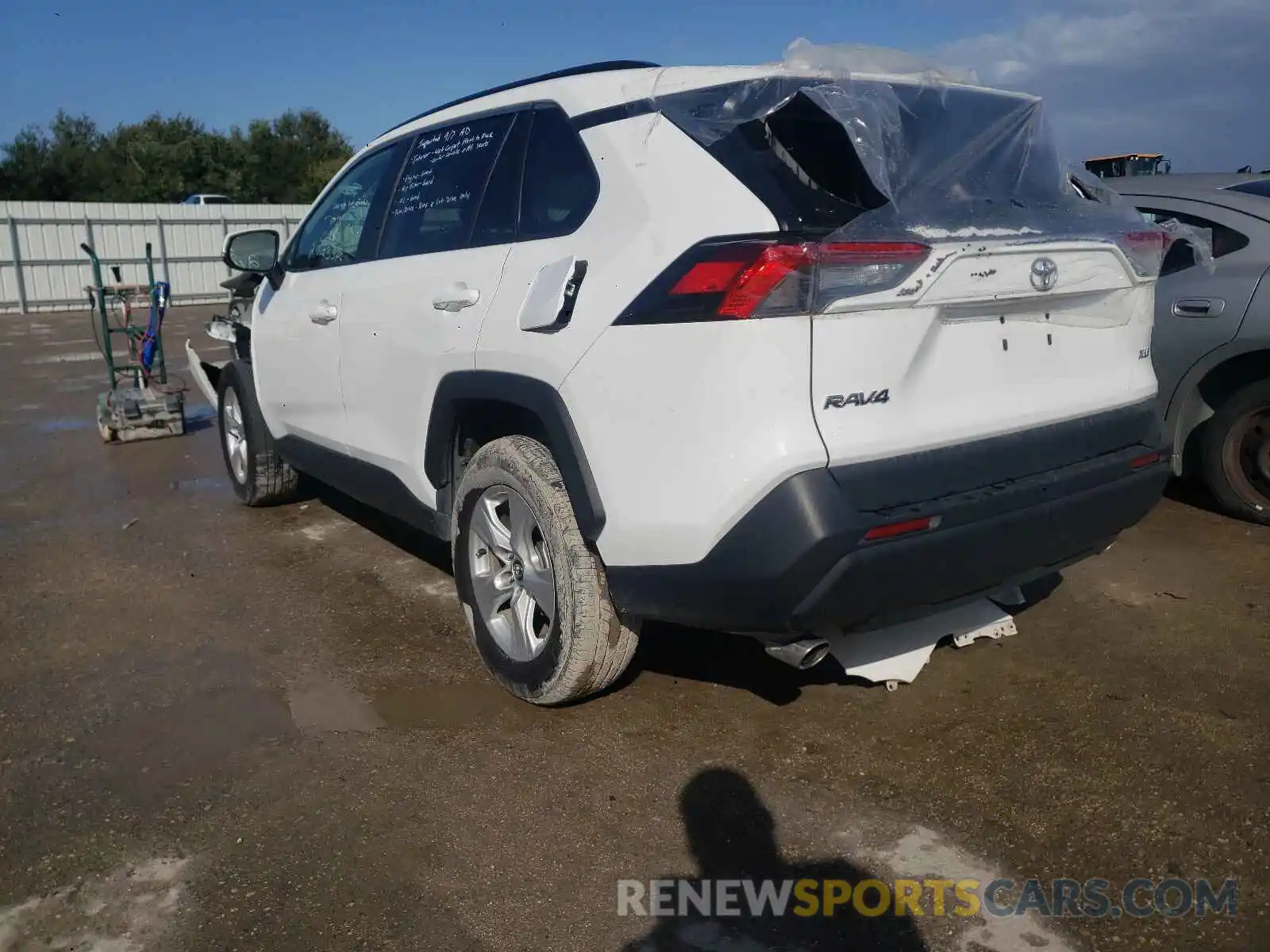 3 Photograph of a damaged car 2T3W1RFV4LC060590 TOYOTA RAV4 2020