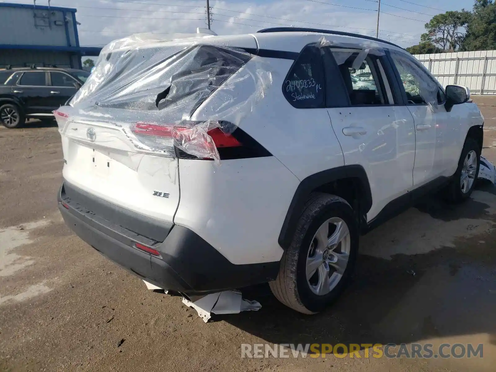 4 Photograph of a damaged car 2T3W1RFV4LC060590 TOYOTA RAV4 2020