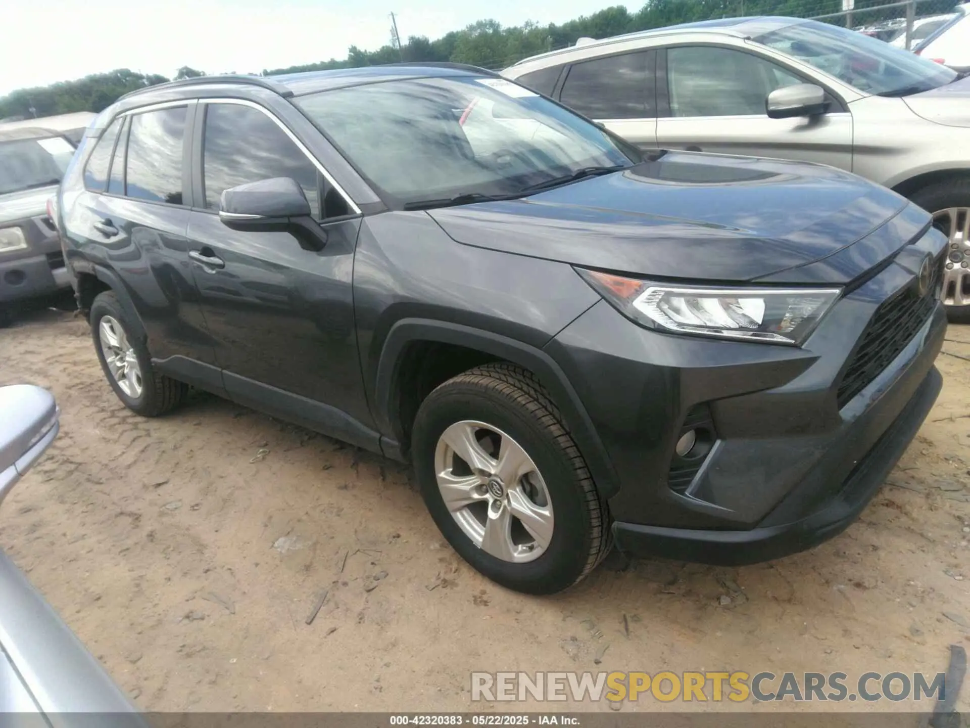 1 Photograph of a damaged car 2T3W1RFV4LC069984 TOYOTA RAV4 2020