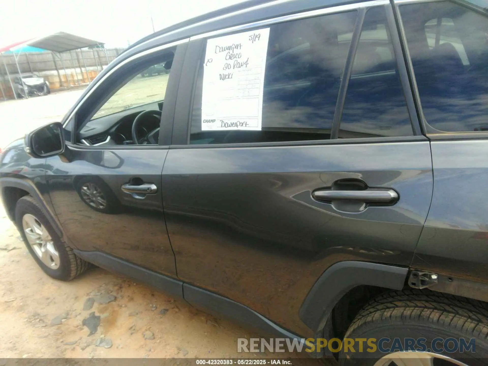 14 Photograph of a damaged car 2T3W1RFV4LC069984 TOYOTA RAV4 2020