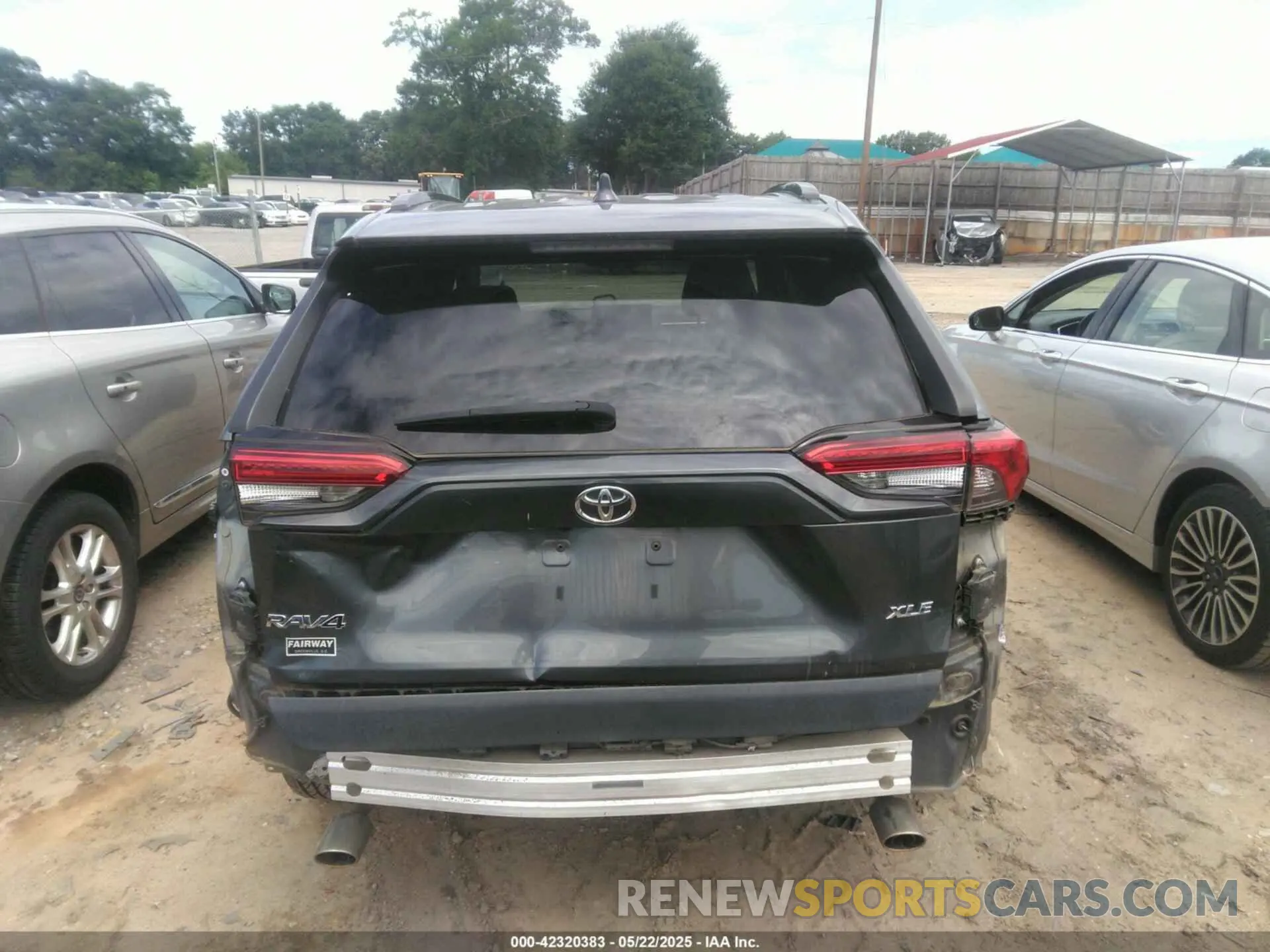 16 Photograph of a damaged car 2T3W1RFV4LC069984 TOYOTA RAV4 2020