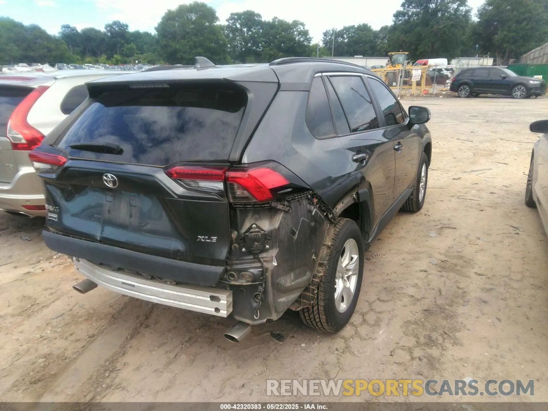 4 Photograph of a damaged car 2T3W1RFV4LC069984 TOYOTA RAV4 2020