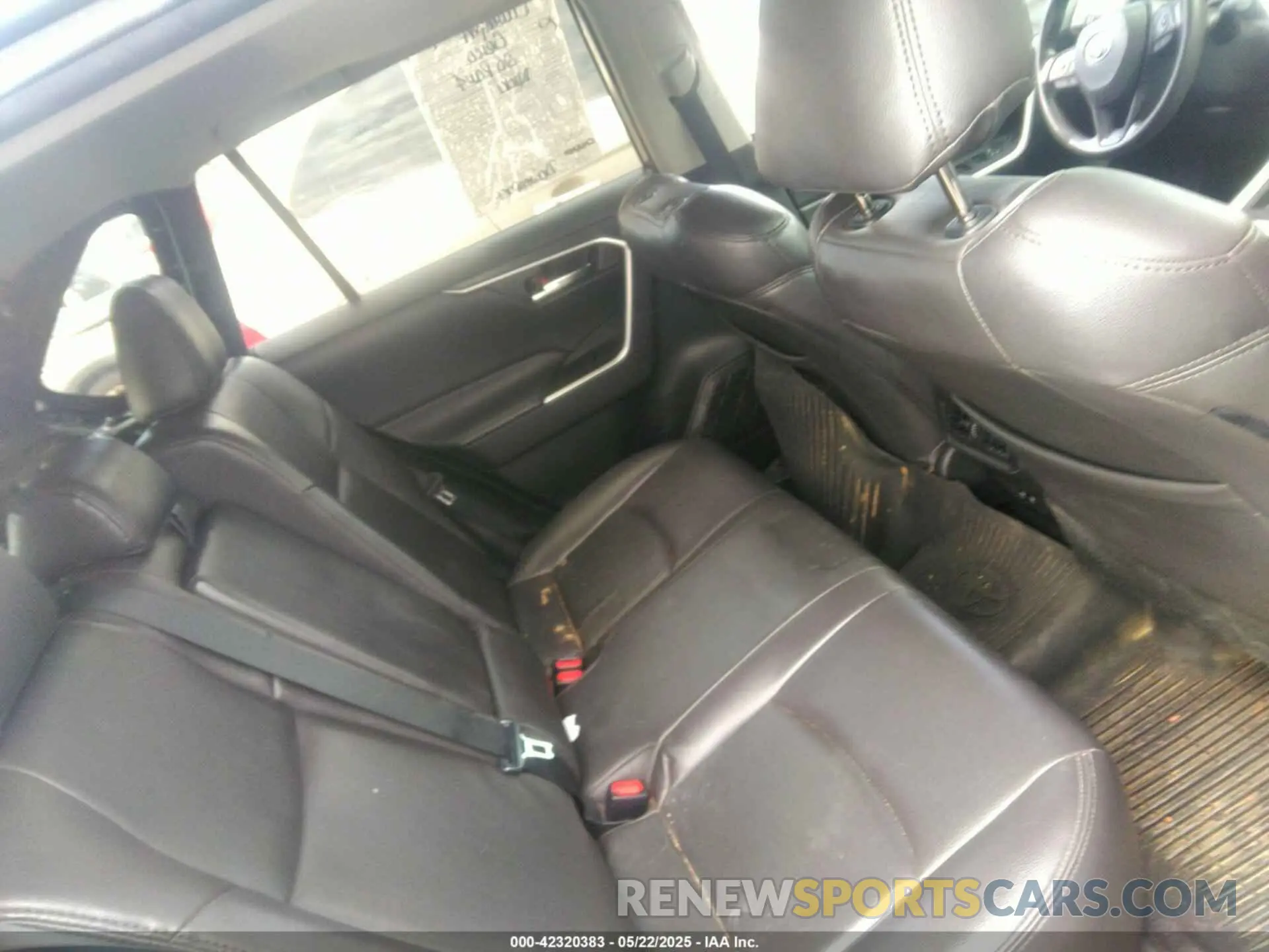 8 Photograph of a damaged car 2T3W1RFV4LC069984 TOYOTA RAV4 2020