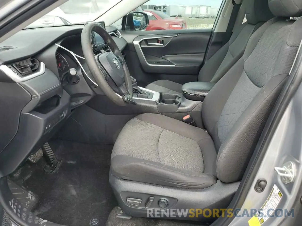 7 Photograph of a damaged car 2T3W1RFV4LC074991 TOYOTA RAV4 2020