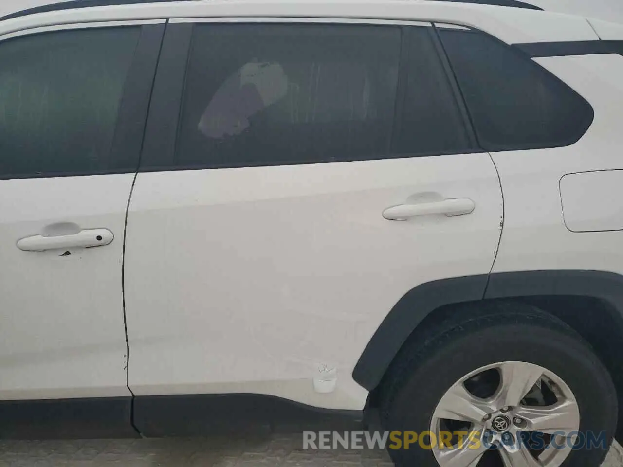13 Photograph of a damaged car 2T3W1RFV4LC077941 TOYOTA RAV4 2020
