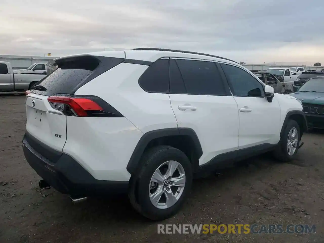 4 Photograph of a damaged car 2T3W1RFV4LC084484 TOYOTA RAV4 2020