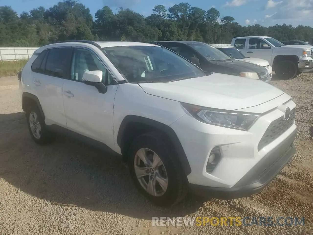 4 Photograph of a damaged car 2T3W1RFV4LW066825 TOYOTA RAV4 2020