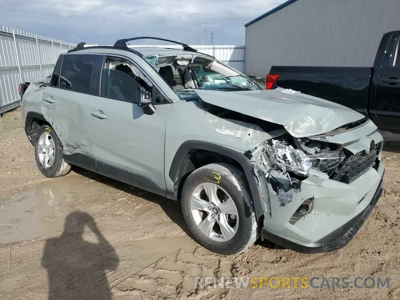 4 Photograph of a damaged car 2T3W1RFV4LW067828 TOYOTA RAV4 2020