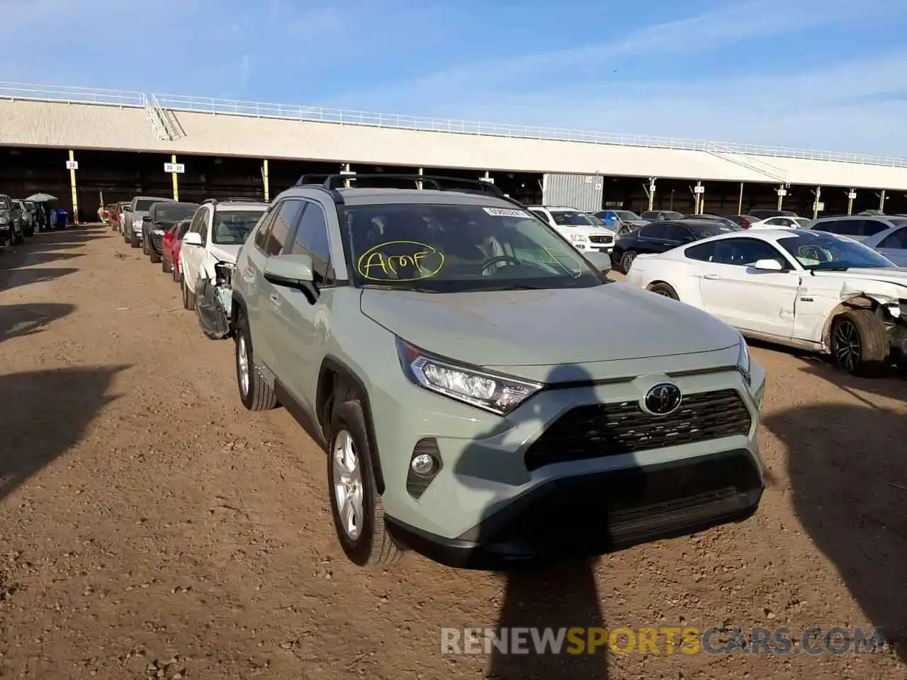 1 Photograph of a damaged car 2T3W1RFV4LW075511 TOYOTA RAV4 2020