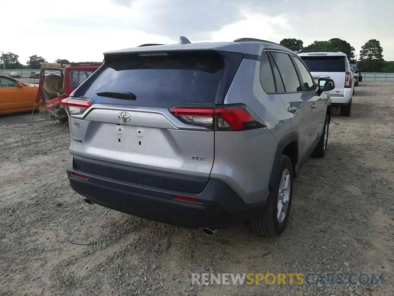 4 Photograph of a damaged car 2T3W1RFV4LW082474 TOYOTA RAV4 2020