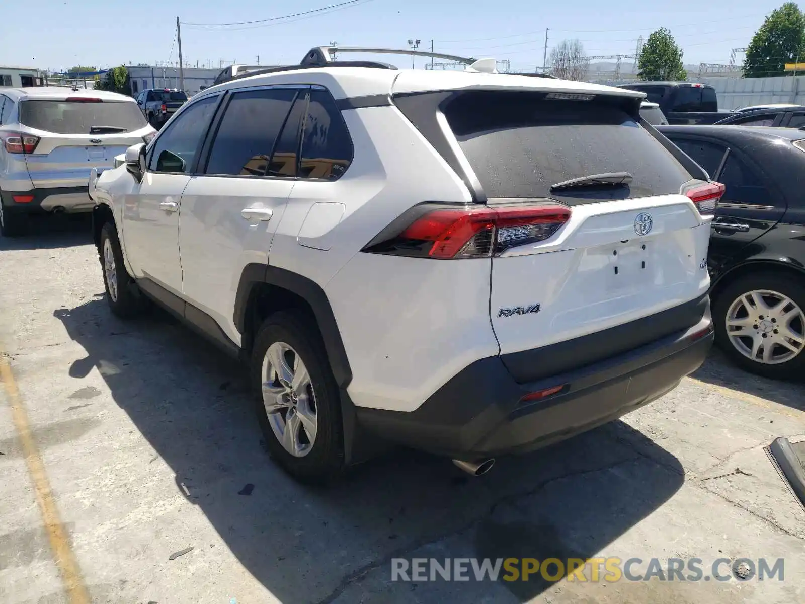 3 Photograph of a damaged car 2T3W1RFV4LW085634 TOYOTA RAV4 2020