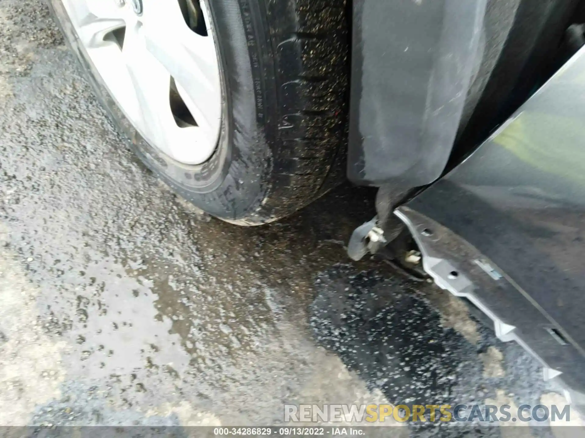 14 Photograph of a damaged car 2T3W1RFV5LC045287 TOYOTA RAV4 2020