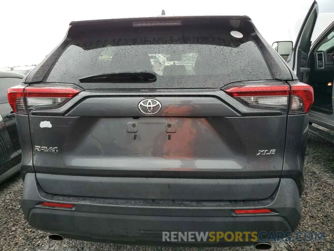 6 Photograph of a damaged car 2T3W1RFV5LC053213 TOYOTA RAV4 2020