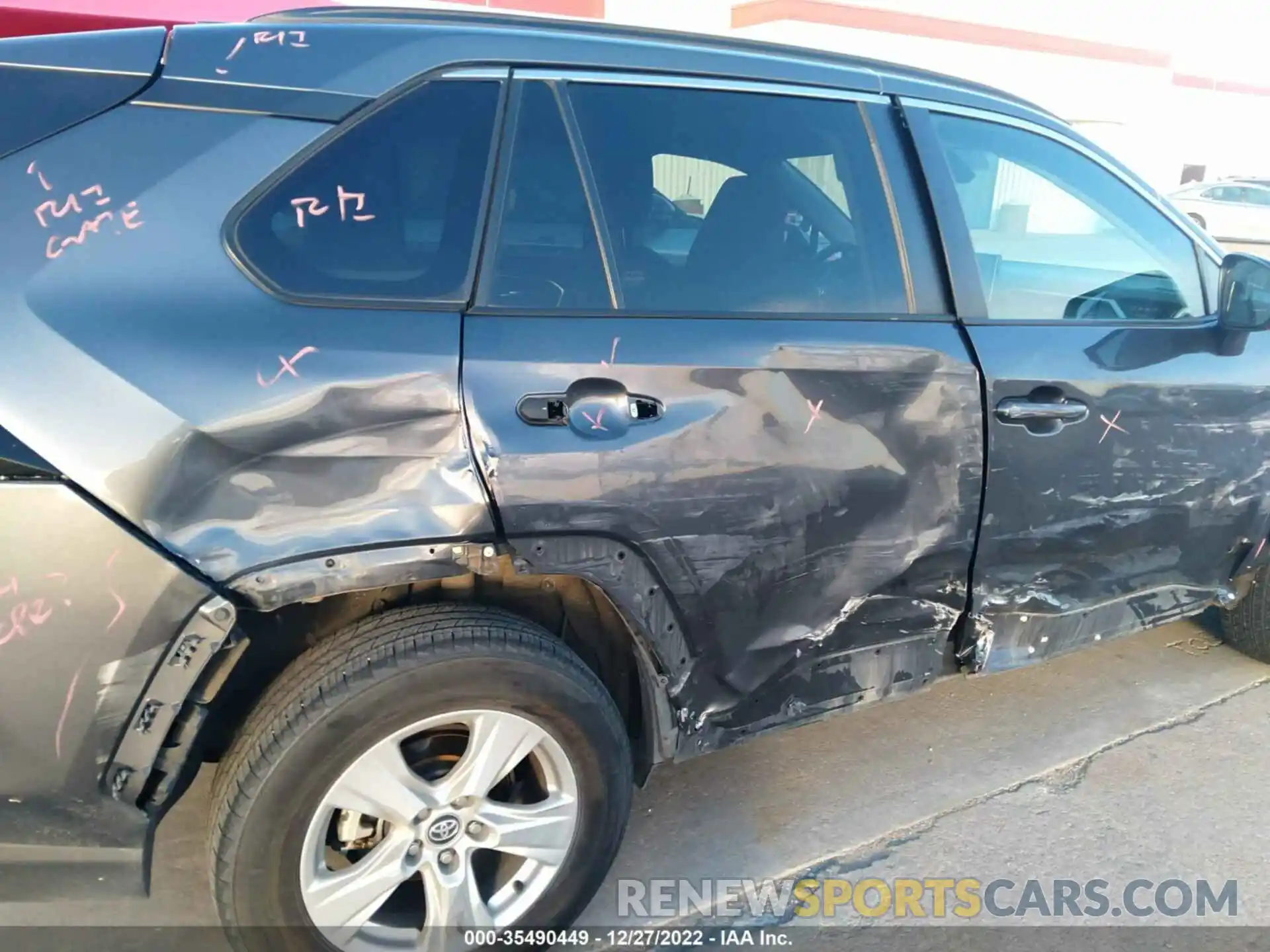 6 Photograph of a damaged car 2T3W1RFV5LC058119 TOYOTA RAV4 2020