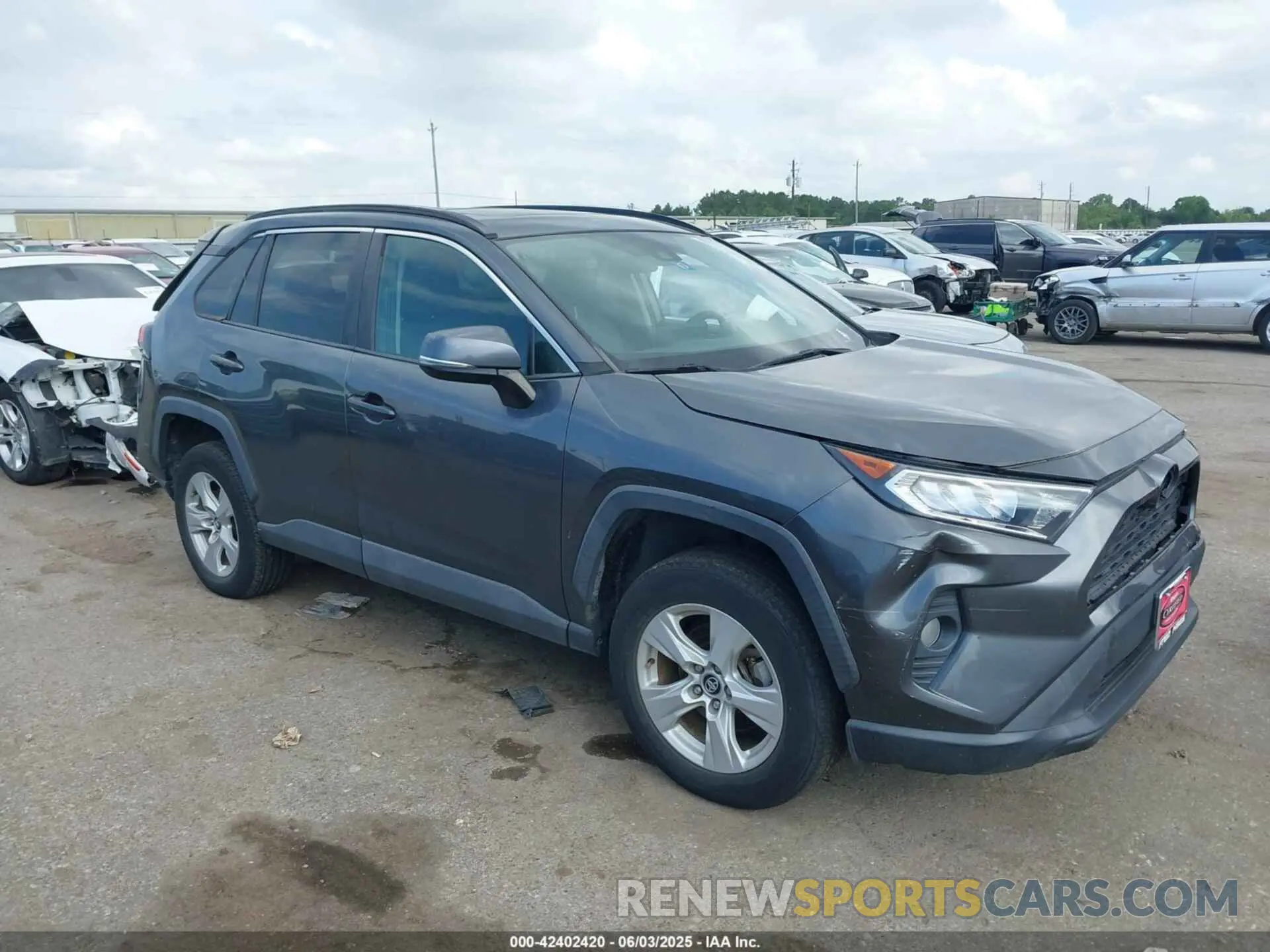 1 Photograph of a damaged car 2T3W1RFV5LC061473 TOYOTA RAV4 2020