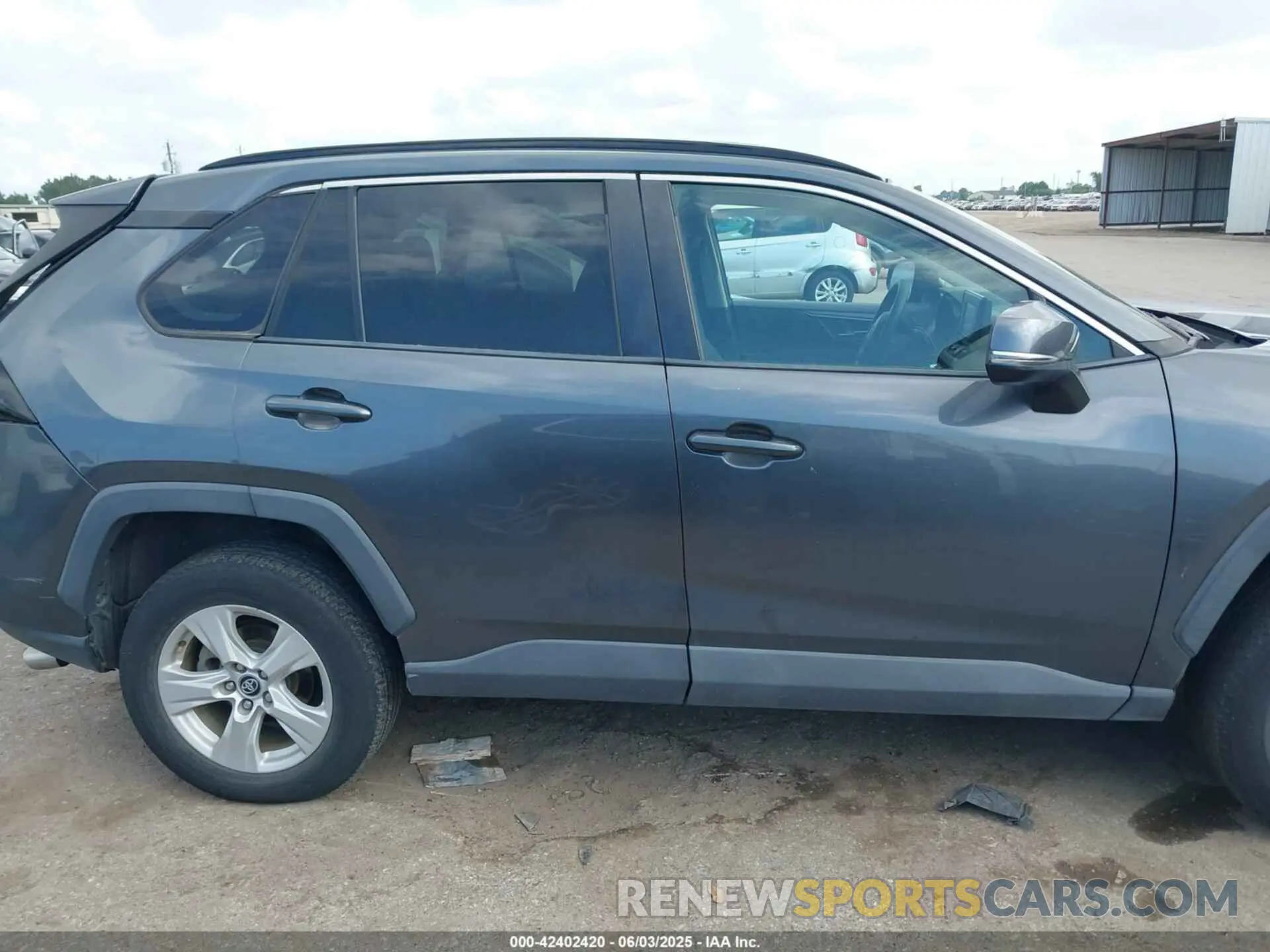 13 Photograph of a damaged car 2T3W1RFV5LC061473 TOYOTA RAV4 2020