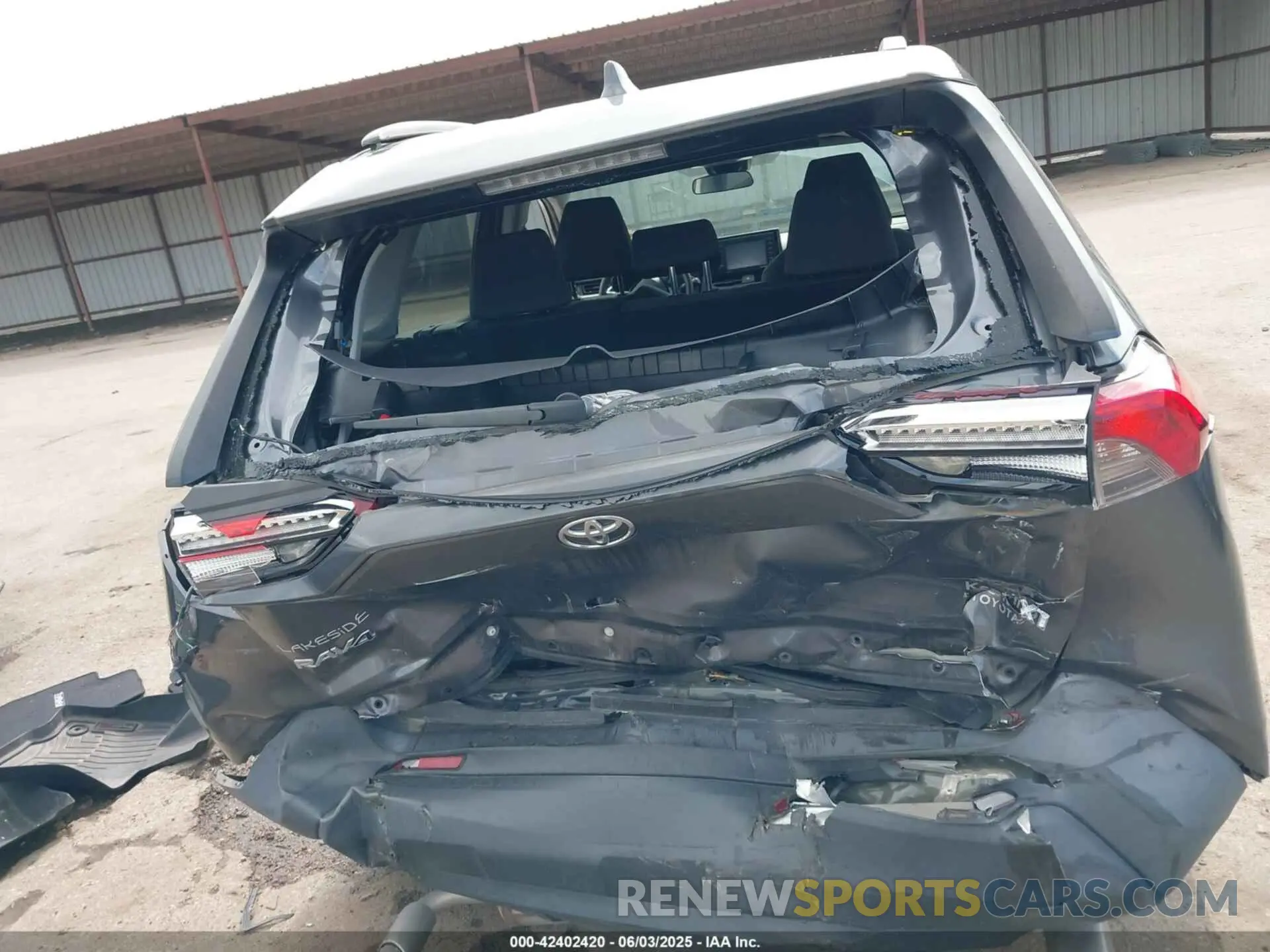16 Photograph of a damaged car 2T3W1RFV5LC061473 TOYOTA RAV4 2020