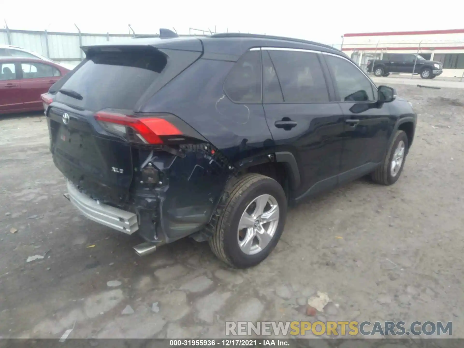 4 Photograph of a damaged car 2T3W1RFV5LC070495 TOYOTA RAV4 2020