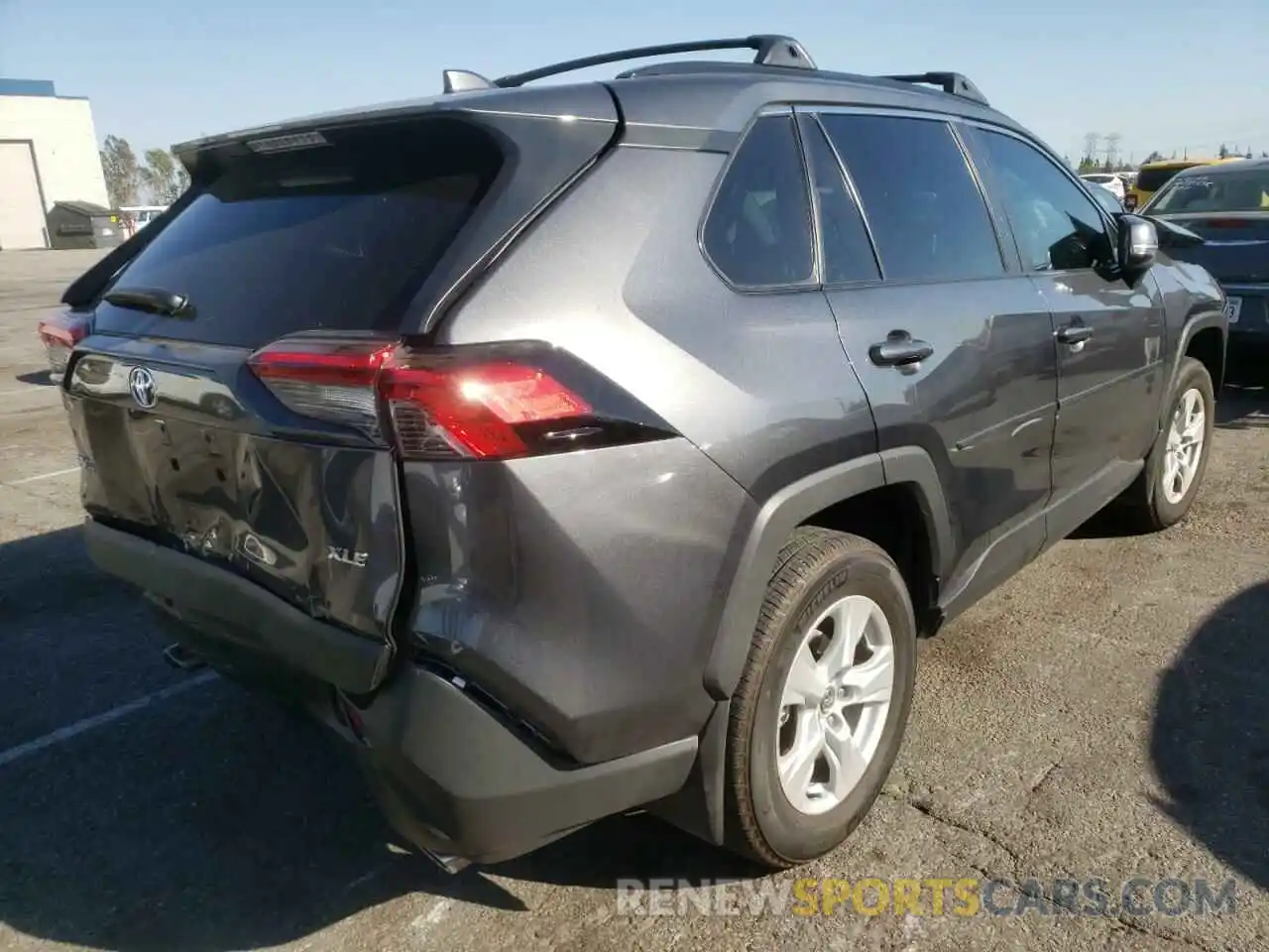 4 Photograph of a damaged car 2T3W1RFV5LC072568 TOYOTA RAV4 2020