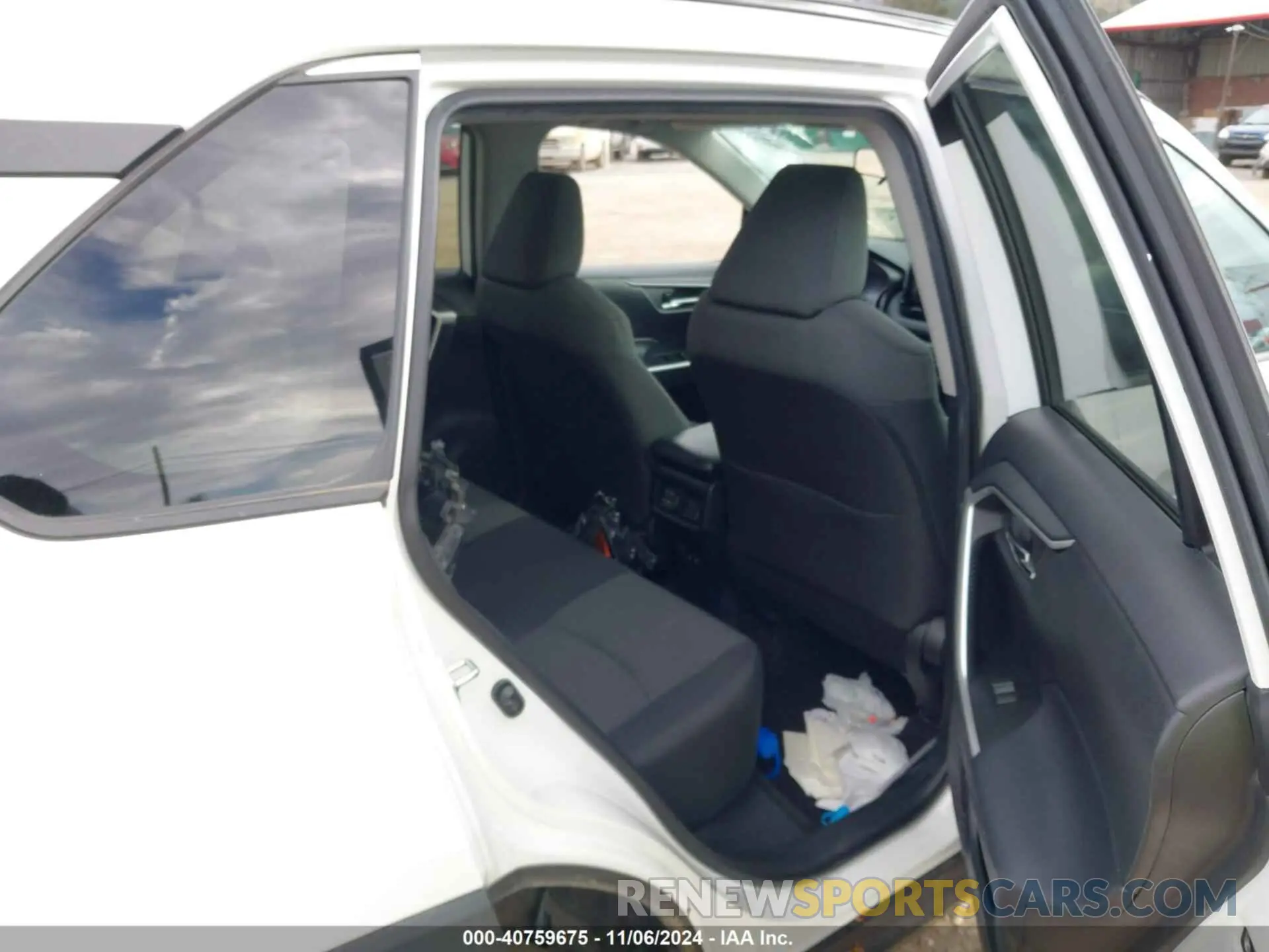 8 Photograph of a damaged car 2T3W1RFV5LC076698 TOYOTA RAV4 2020