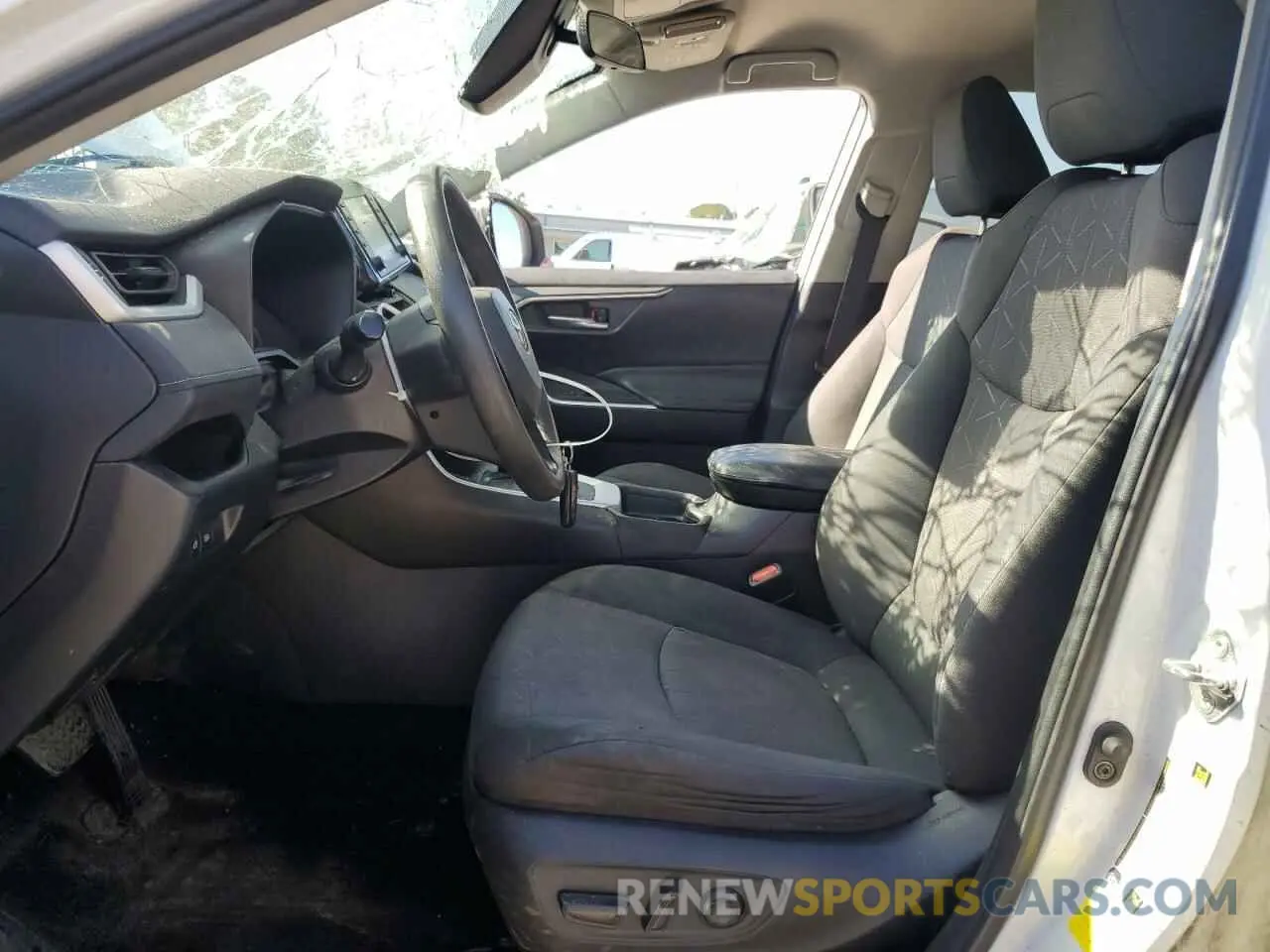 7 Photograph of a damaged car 2T3W1RFV5LW059771 TOYOTA RAV4 2020
