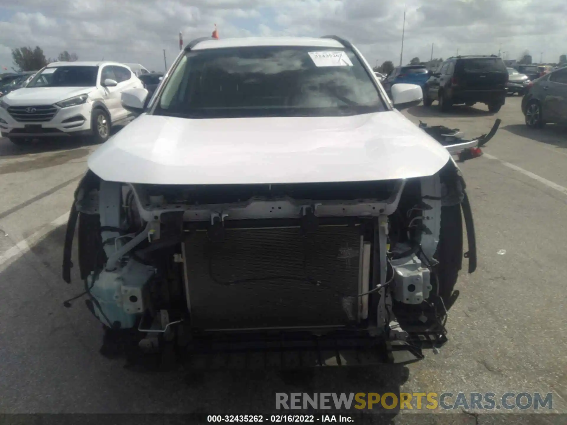 6 Photograph of a damaged car 2T3W1RFV5LW062654 TOYOTA RAV4 2020