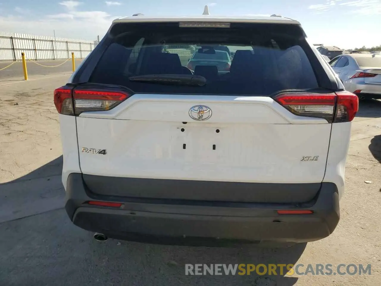 6 Photograph of a damaged car 2T3W1RFV5LW074870 TOYOTA RAV4 2020