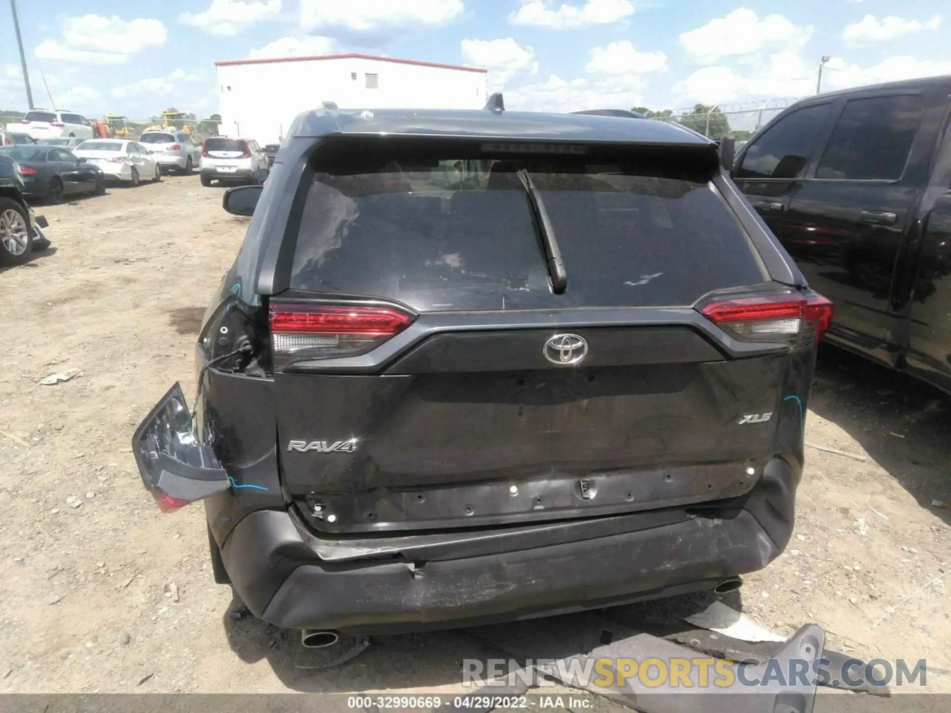 6 Photograph of a damaged car 2T3W1RFV5LW085092 TOYOTA RAV4 2020