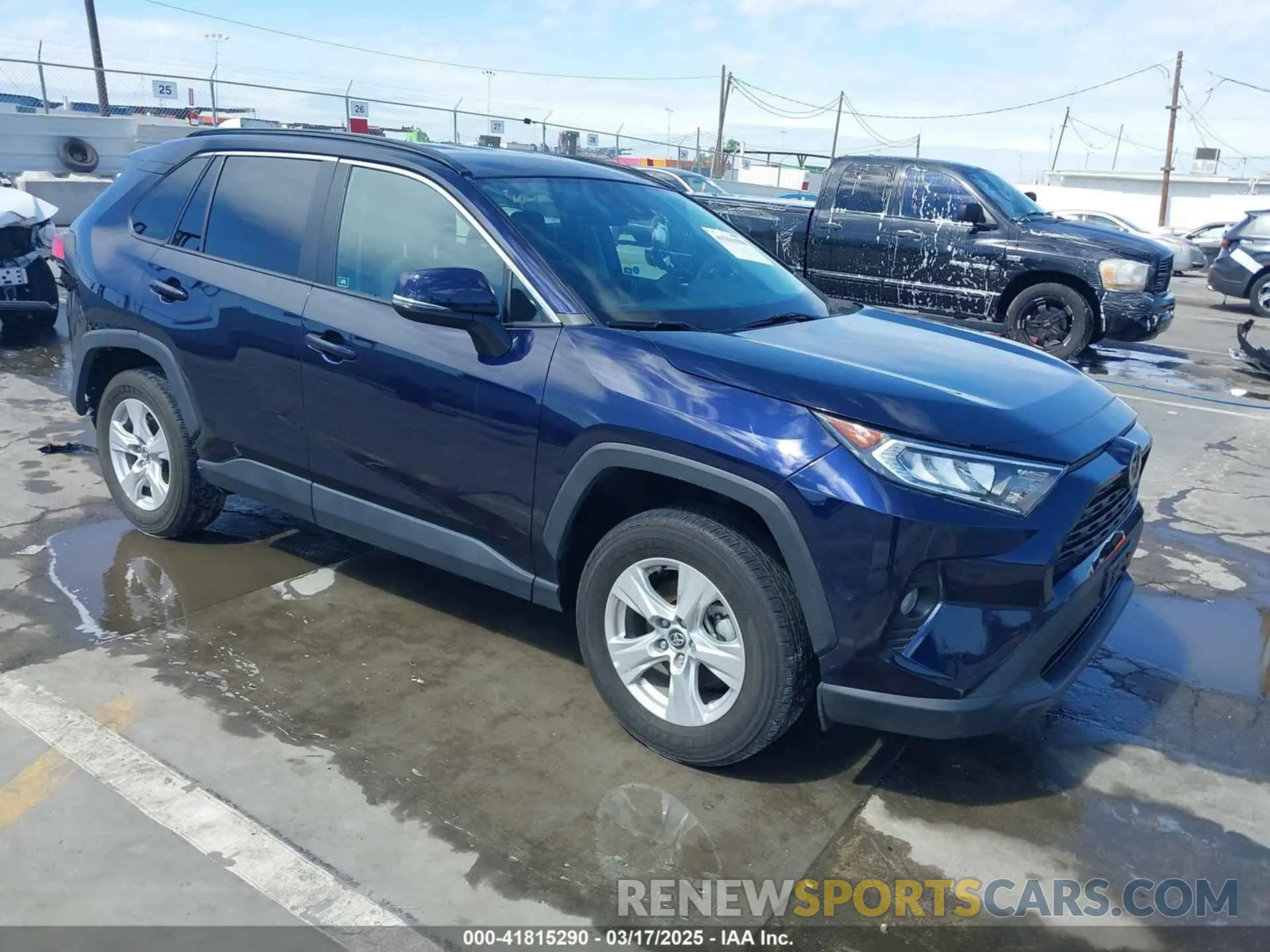 1 Photograph of a damaged car 2T3W1RFV5LW101565 TOYOTA RAV4 2020
