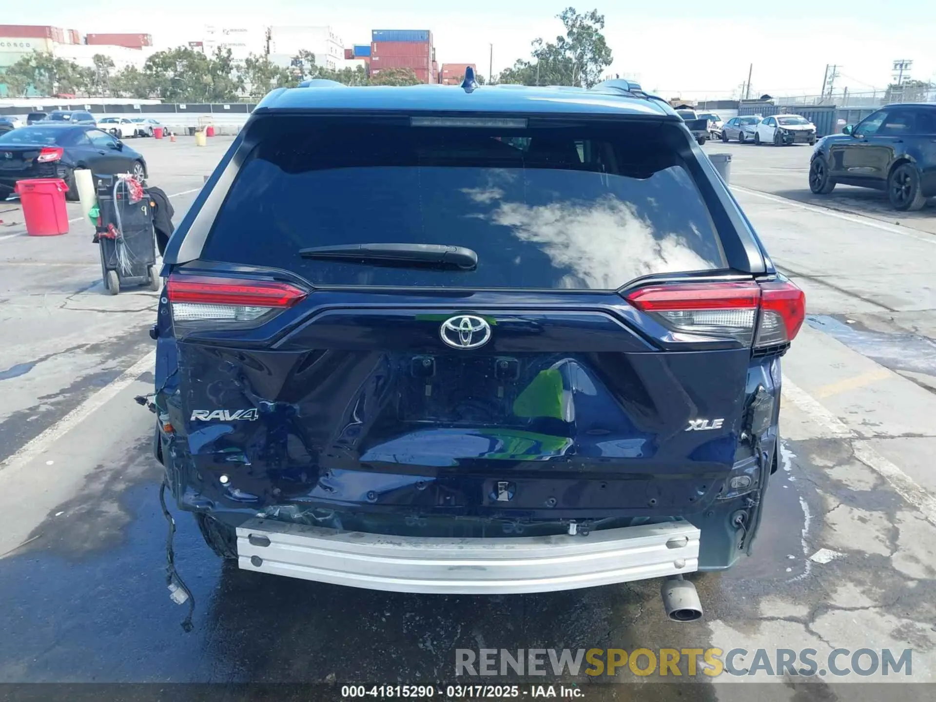 17 Photograph of a damaged car 2T3W1RFV5LW101565 TOYOTA RAV4 2020