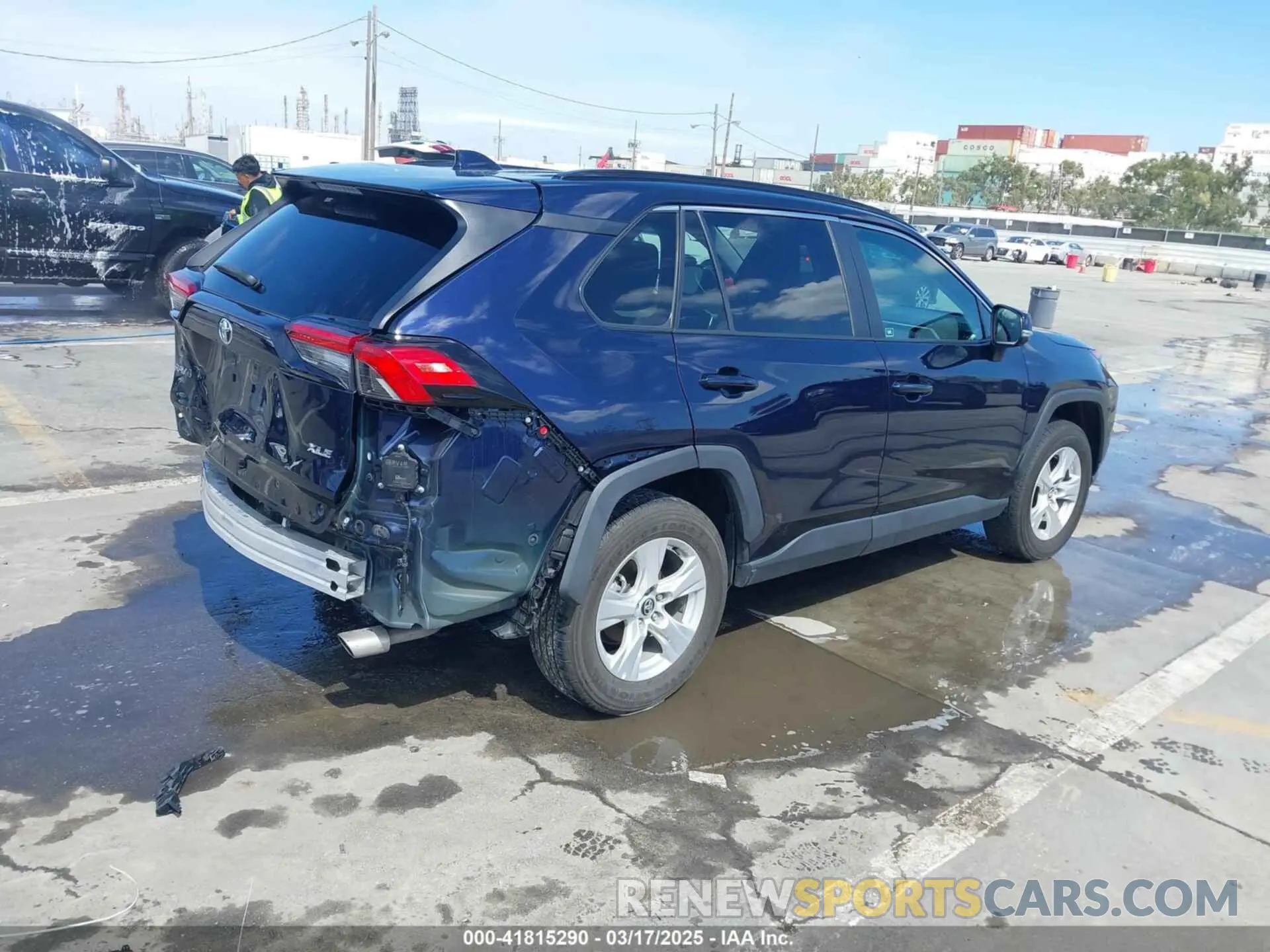 4 Photograph of a damaged car 2T3W1RFV5LW101565 TOYOTA RAV4 2020
