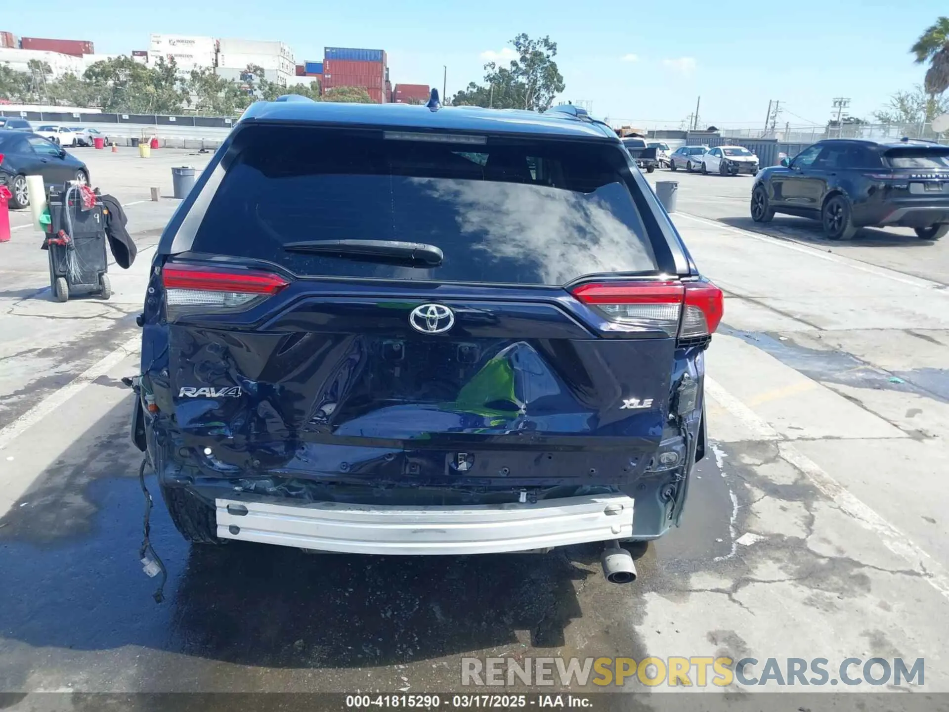 6 Photograph of a damaged car 2T3W1RFV5LW101565 TOYOTA RAV4 2020
