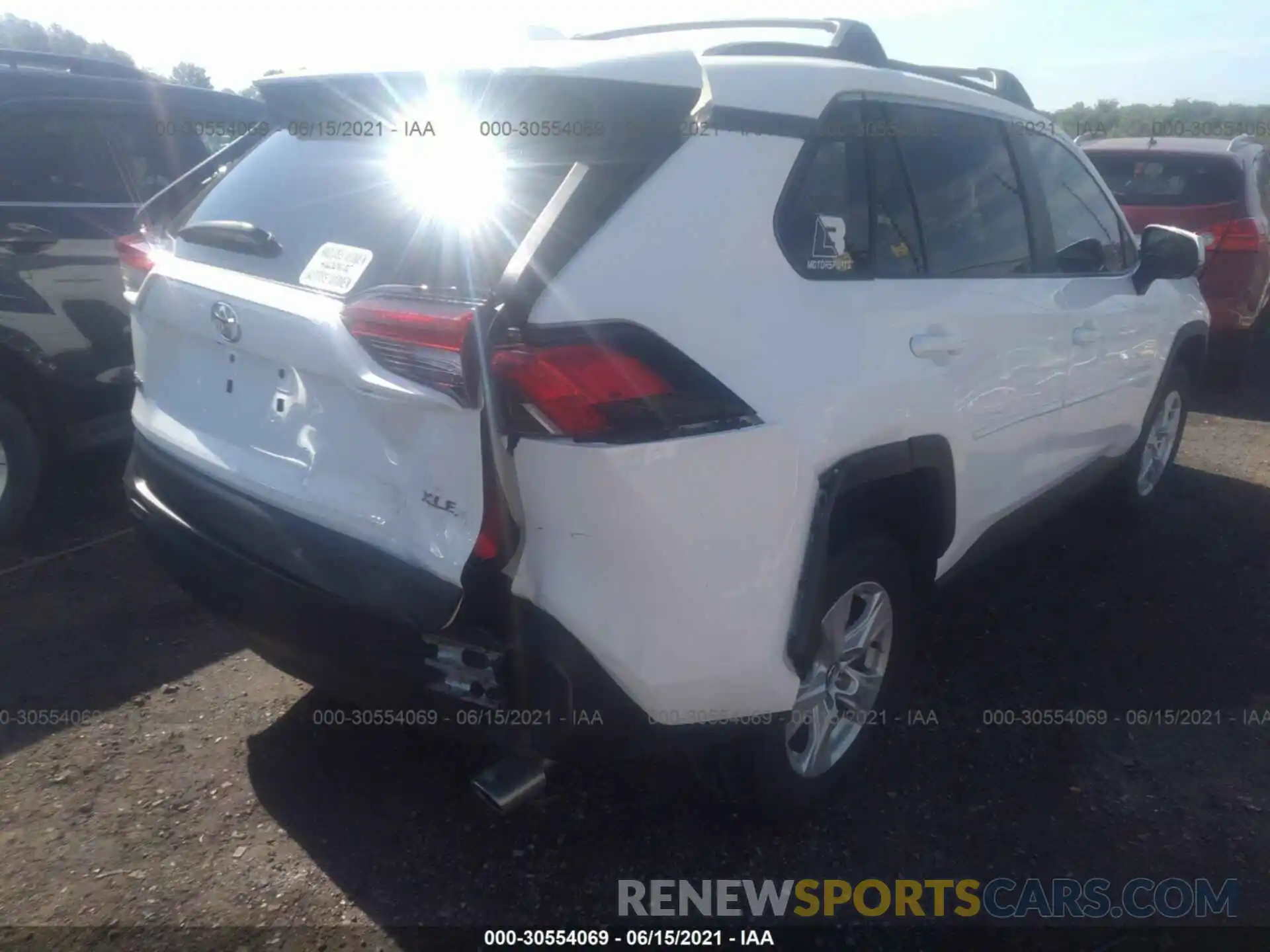 4 Photograph of a damaged car 2T3W1RFV6LC038056 TOYOTA RAV4 2020