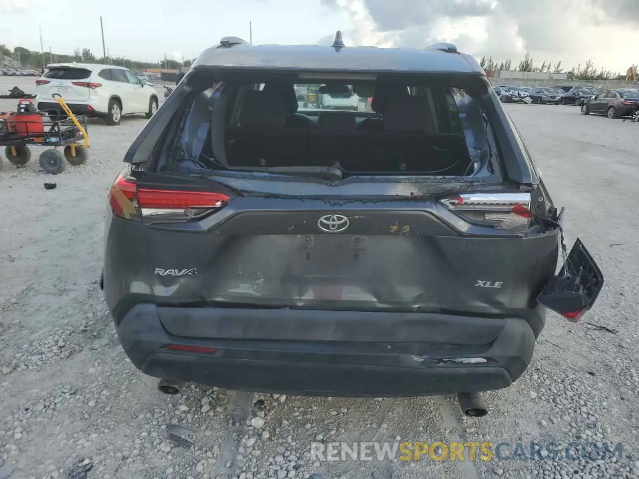 6 Photograph of a damaged car 2T3W1RFV6LC044438 TOYOTA RAV4 2020