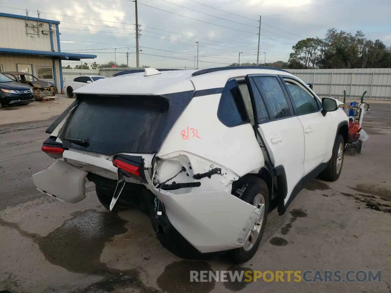 4 Photograph of a damaged car 2T3W1RFV6LC055357 TOYOTA RAV4 2020