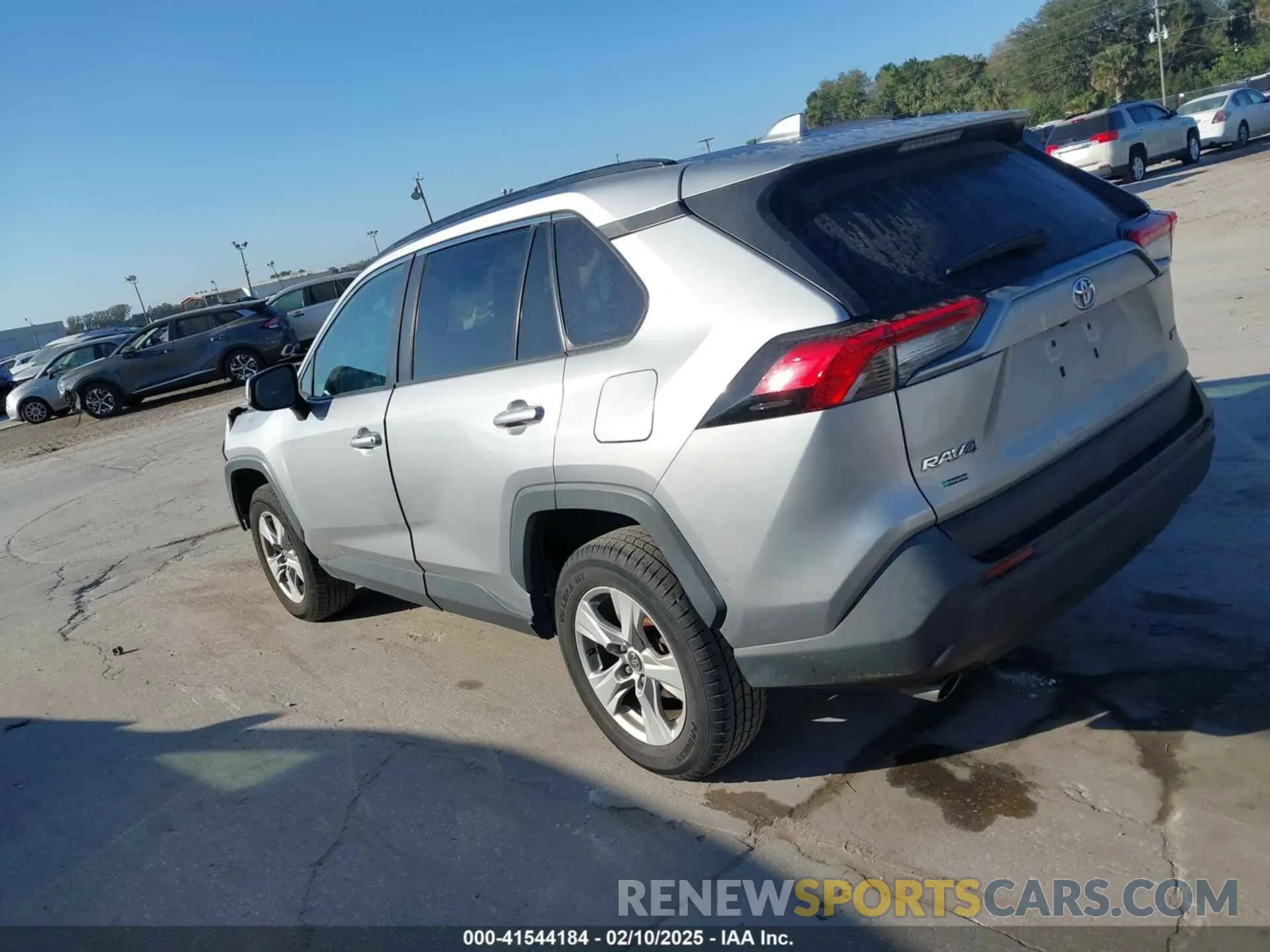 14 Photograph of a damaged car 2T3W1RFV6LC056802 TOYOTA RAV4 2020