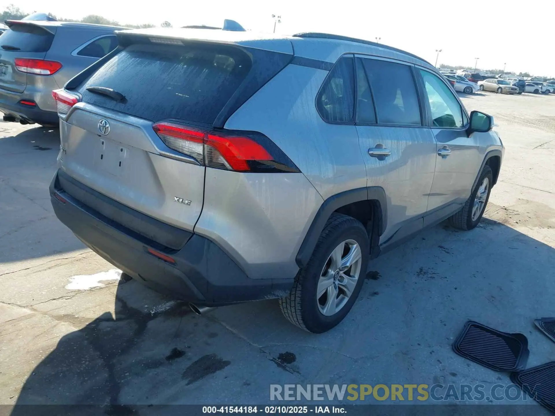 4 Photograph of a damaged car 2T3W1RFV6LC056802 TOYOTA RAV4 2020
