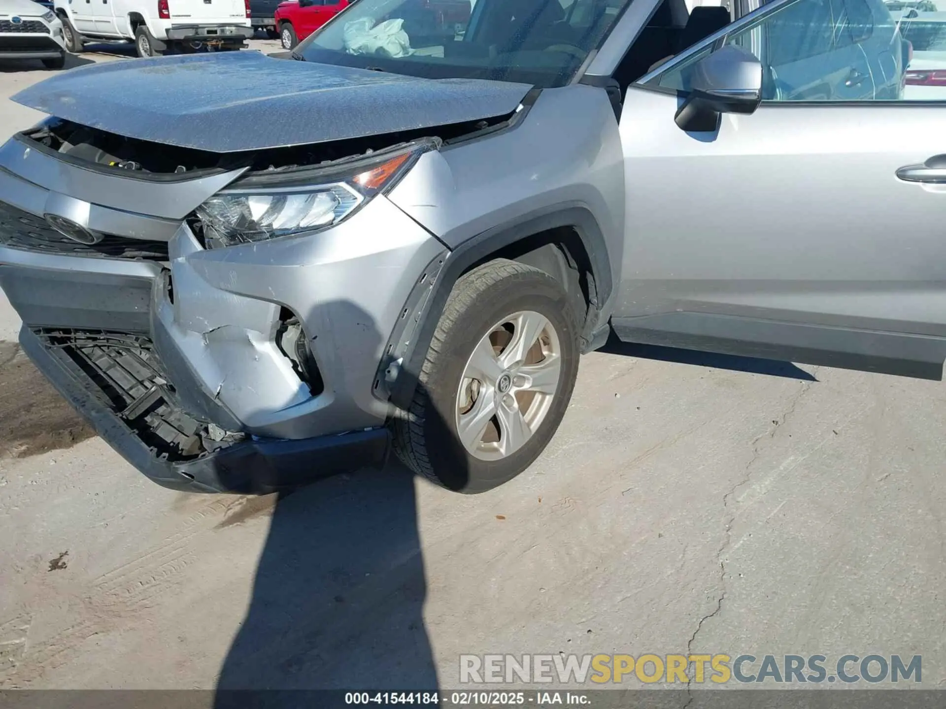6 Photograph of a damaged car 2T3W1RFV6LC056802 TOYOTA RAV4 2020